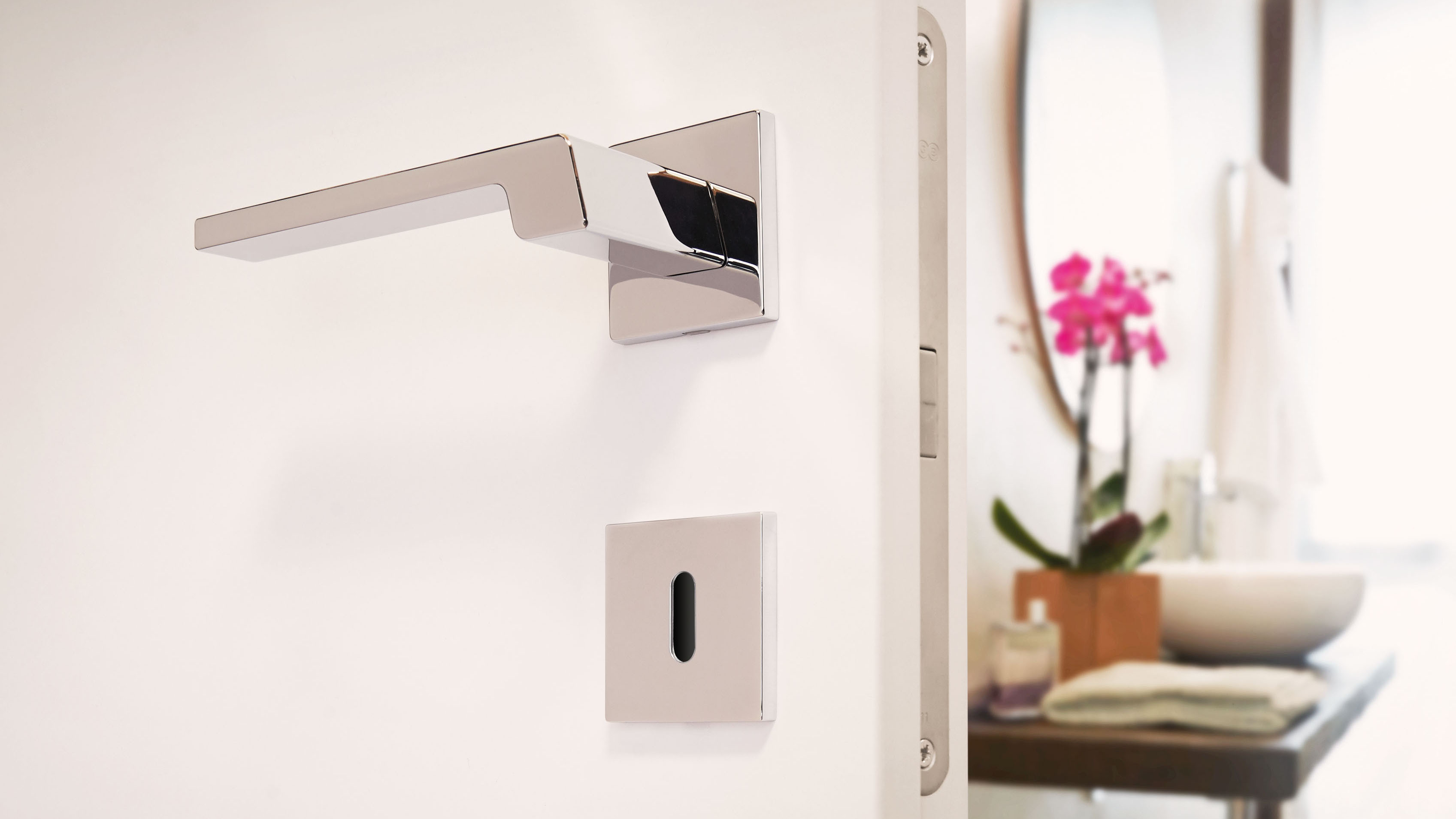 Durvju rokturis sudarba tonī